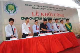 Officials at the groundbreaking ceremony of Thot Not rice trading market in Can Tho City (Photo: VGP) Officials at the groundbreaking ceremony of Thot Not rice trading market in Can Tho City (Photo: VGP)